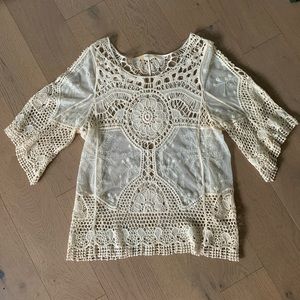 Like new Altar’d State dolman sleeve ivory crochet top. Size M.